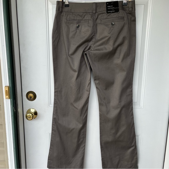 •Banana Republic Factory•  NWT Ryan Fit Taupe Chino Pants - Size 8 - Picture 5 of 10